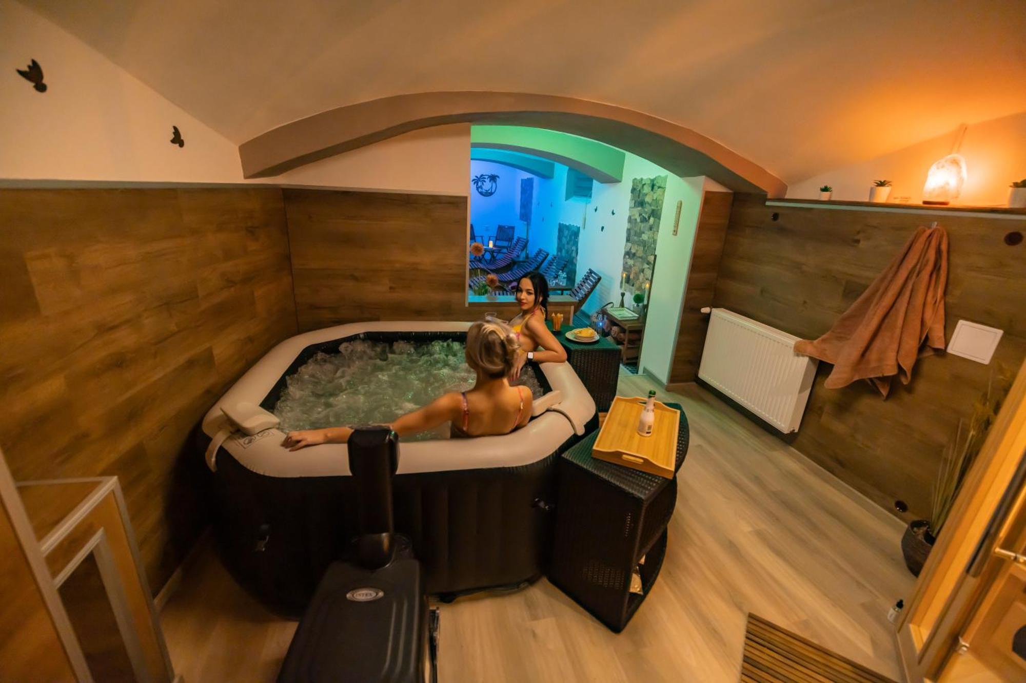 Apartmany Nezarka A Privatni Wellness Йиндржихув-Градец Экстерьер фото